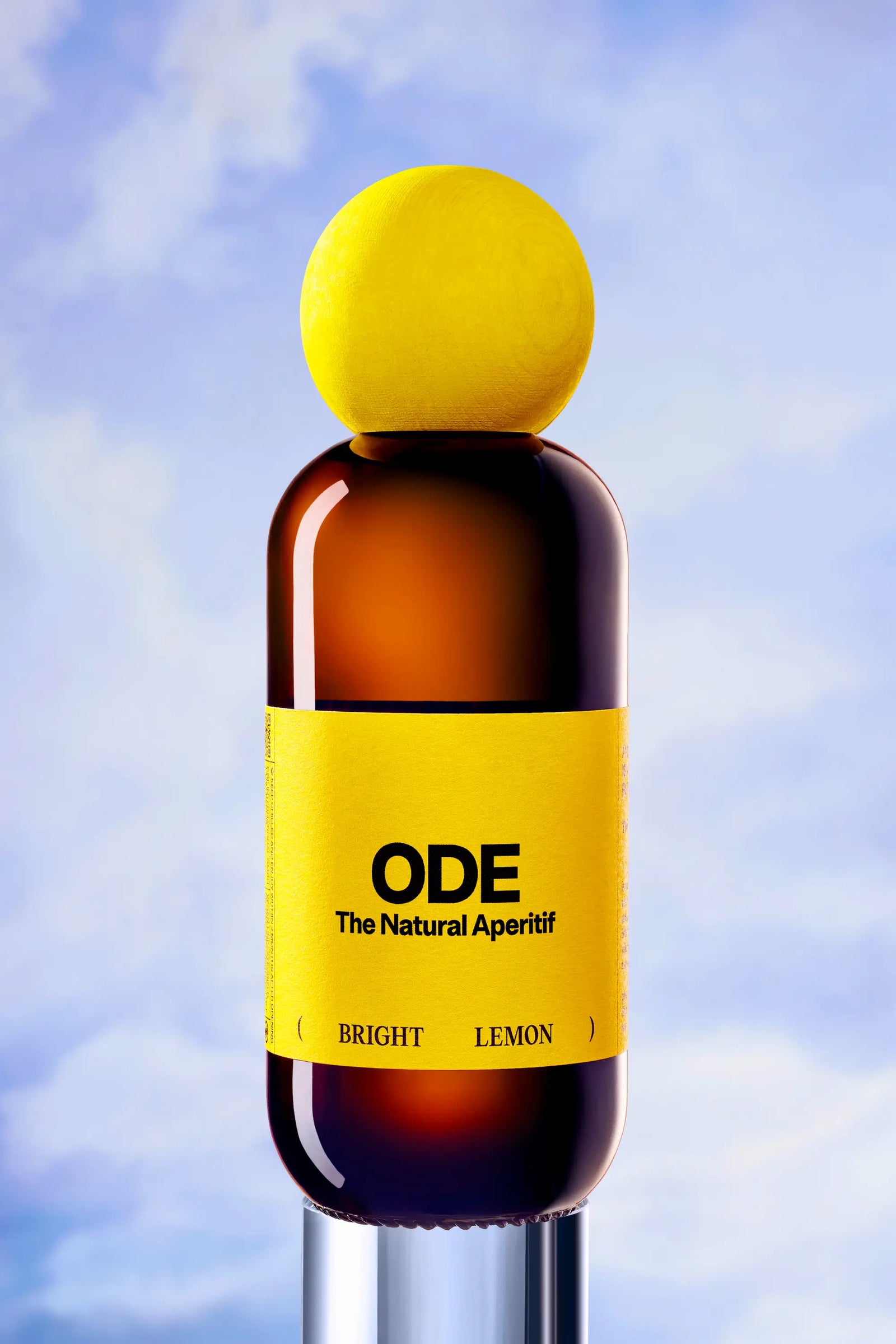 ODE Bright Lemon. 500 ml. 18,5 % Vol. Wein-Aperitif. Flasche mit Holzkugel. 7 Verschiedene Zitronensorten